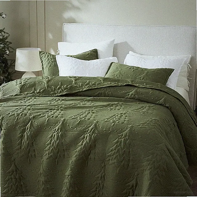WDCOZY Olive Green Queen Christmas Quilt Set with Shams, All-Season Bedspread